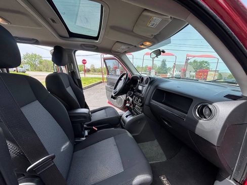 Used 2010 Jeep Patriot Latitude AWD/4WD image 9