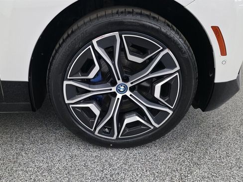 Used 2024 BMW iX xDrive50 w/ Sport Package AWD/4WD image 14