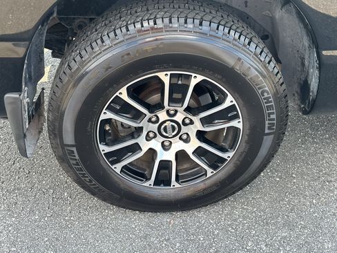 Used 2022 Nissan Titan SV w/ SV Convenience Package RWD image 27