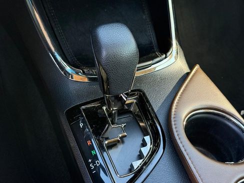 Used 2013 Toyota Avalon XLE Premium FWD image 22