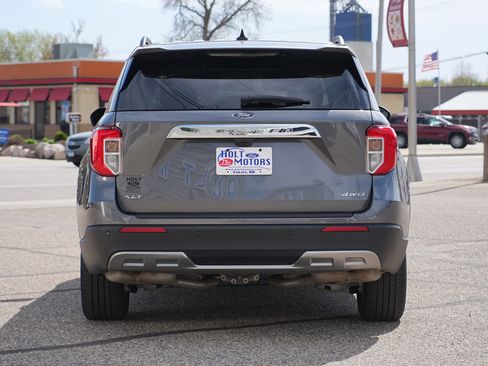 Used 2023 Ford Explorer XLT w/ Equipment Group 202A AWD/4WD image 4