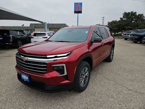 Used 2026 Chevrolet Traverse LT w/ Driver Confidence Package FWD image 4