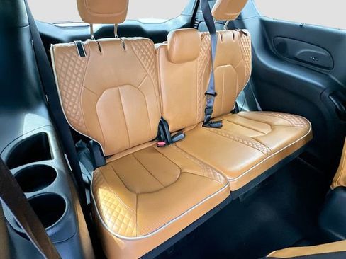 Used 2022 Chrysler Pacifica Pinnacle FWD image 28