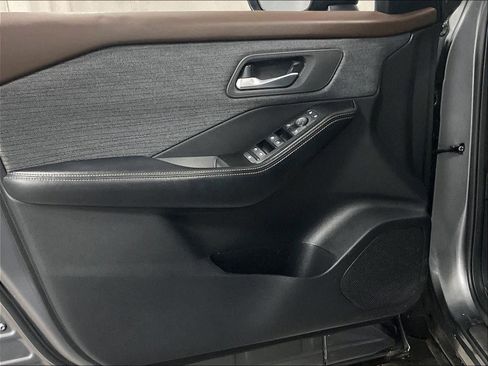 Certified 2023 Nissan Rogue SV image 9