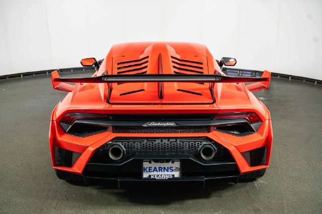 Used 2022 Lamborghini Huracan STO RWD image 7