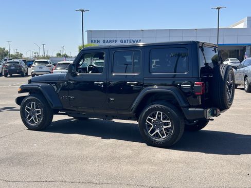 Used 2025 Jeep Wrangler Unlimited Sahara AWD/4WD image 3