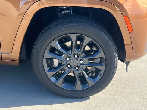 New 2026 Jeep Grand Cherokee L Limited AWD/4WD image 13