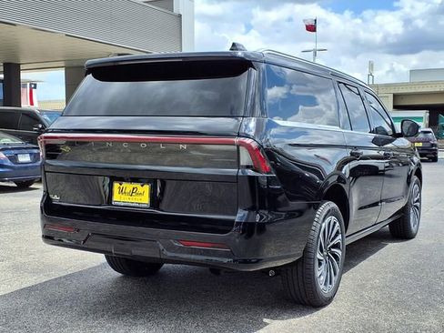 New 2026 Lincoln Navigator L Black Label AWD/4WD image 2