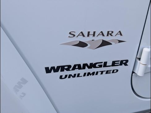 Used 2016 Jeep Wrangler Unlimited Sahara w/ Connectivity Group AWD/4WD image 23