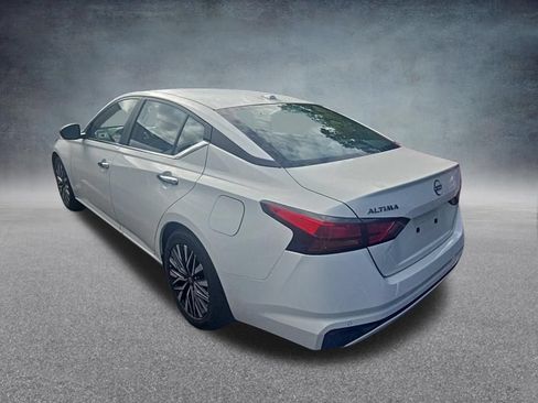 Used 2025 Nissan Altima 2.5 SV FWD image 5