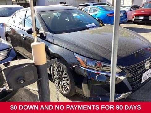 Used 2025 Nissan Altima 2.5 SV FWD image 3