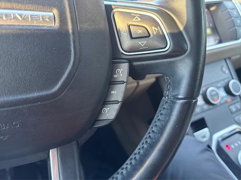 Used 2018 Land Rover Range Rover Evoque SE Premium image 29