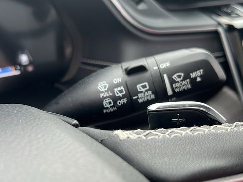 Used 2024 Jeep Grand Cherokee L Limited w/ Luxury Tech Group II image 20