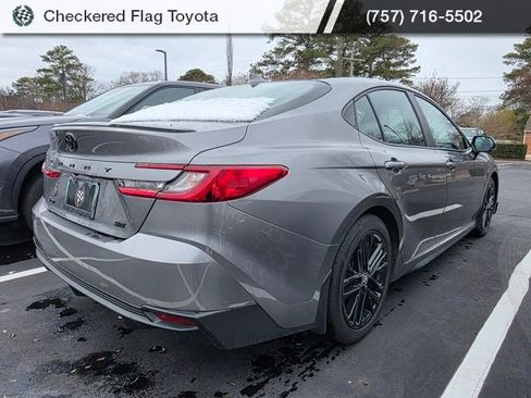 Used 2025 Toyota Camry SE w/ Convenience Package image 6