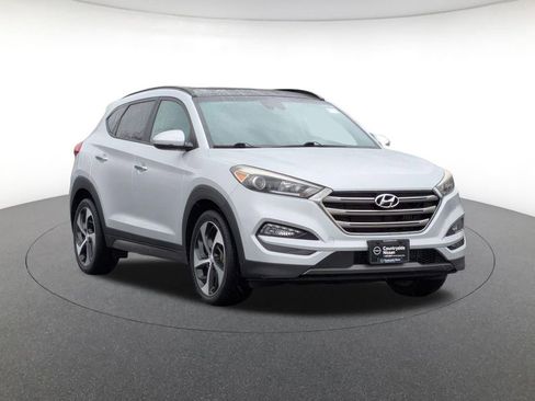 Used 2016 Hyundai Tucson Limited w/ Option Group 03 FWD image 3