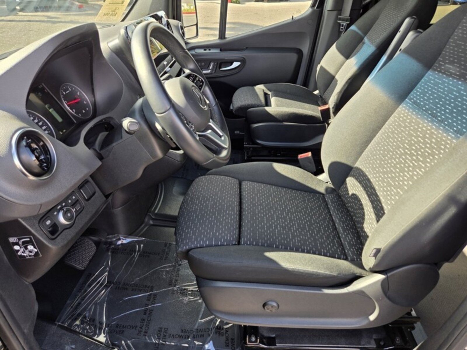 Used 2024 Mercedes-Benz Sprinter 2500 image 11