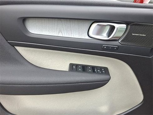 New 2025 Volvo XC40 B5 Ultra w/ Climate Package image 16