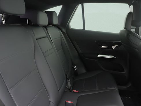 Used 2026 Mercedes-Benz GLC 300 image 28