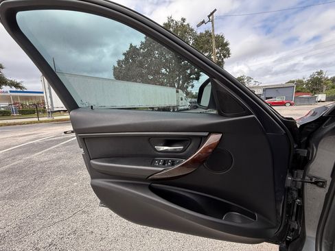 Used 2018 BMW 320i 320i Sedan image 17