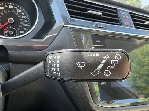 Used 2019 Volkswagen Tiguan SE AWD/4WD image 28