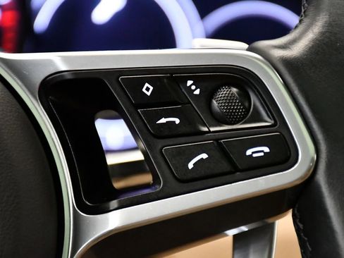 Used 2022 Porsche Cayenne Platinum Edition image 27