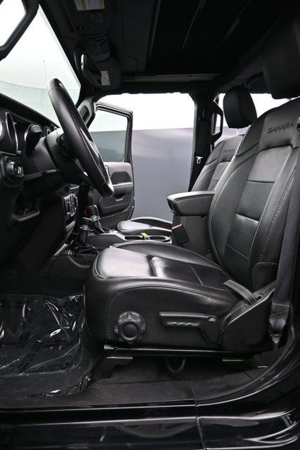 Used 2022 Jeep Wrangler Unlimited Sahara w/ Cold Weather Group AWD/4WD image 9