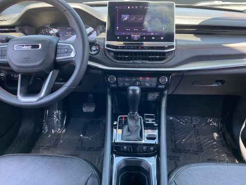 Used 2025 Jeep Compass Trailhawk AWD/4WD image 11