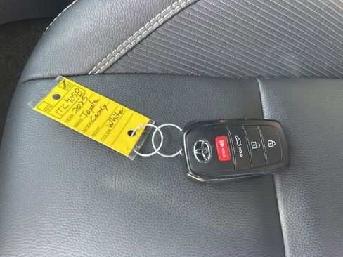 Used 2025 Toyota Camry SE image 34