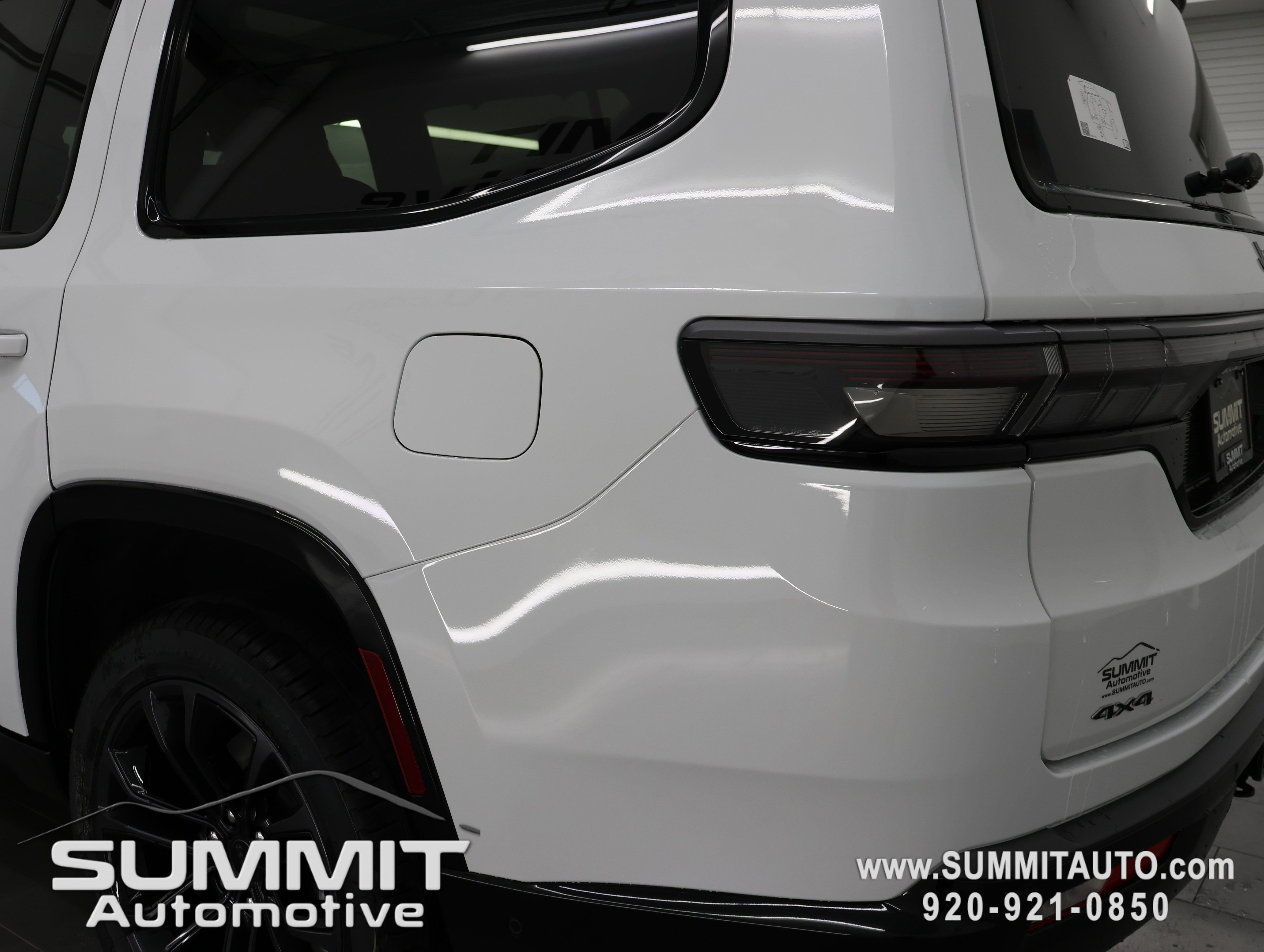 New 2026 Jeep Grand Wagoneer Summit AWD/4WD image 37