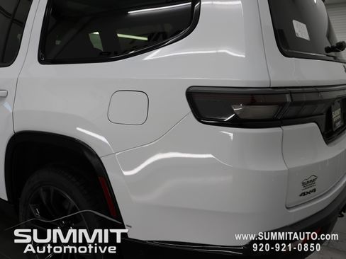 New 2026 Jeep Grand Wagoneer Summit AWD/4WD image 37