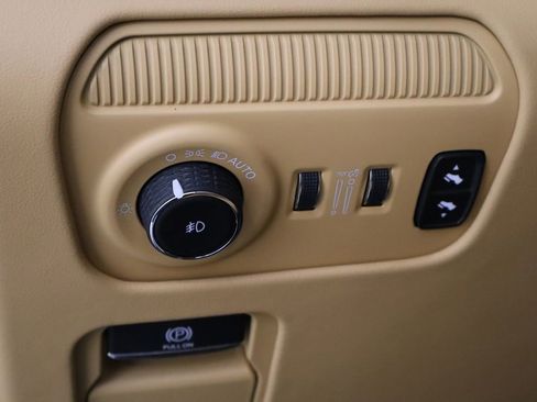 Used 2025 Jeep Grand Wagoneer L Series III w/ Rear Seat Video Group 1 AWD/4WD image 24