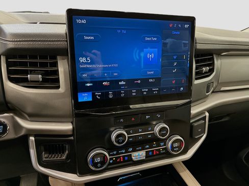 Used 2024 Ford Expedition Max XLT image 26