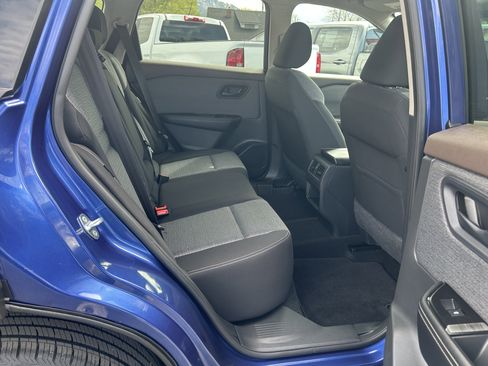 Used 2022 Nissan Rogue S image 17