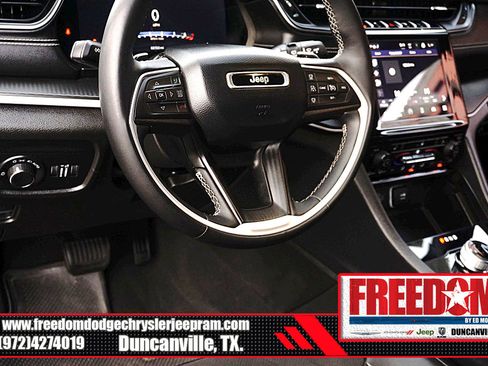 Used 2024 Jeep Grand Cherokee Altitude image 25