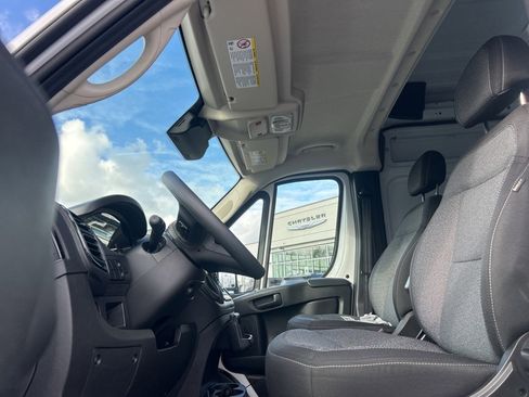 Used 2025 RAM ProMaster 2500 w/ Storage Group image 11