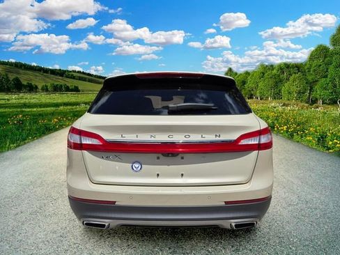 Used 2016 Lincoln MKX Reserve FWD image 3