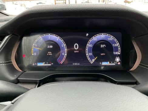 Used 2025 Jeep Grand Cherokee Limited image 3