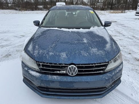 Used 2018 Volkswagen Jetta SE image 2