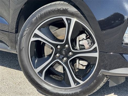 Used 2022 Ford Edge ST image 33