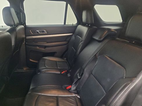 Used 2018 Ford Explorer XLT w/ Equipment Group 202A FWD image 18