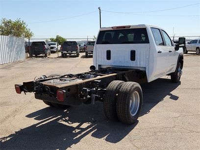 New 2025 GMC Sierra 3500 Pro w/ Convenience Package