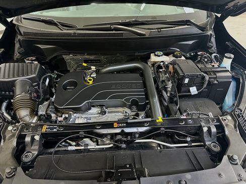 Used 2024 GMC Terrain SLT image 34