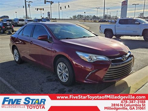 Used 2017 Toyota Camry LE image 1