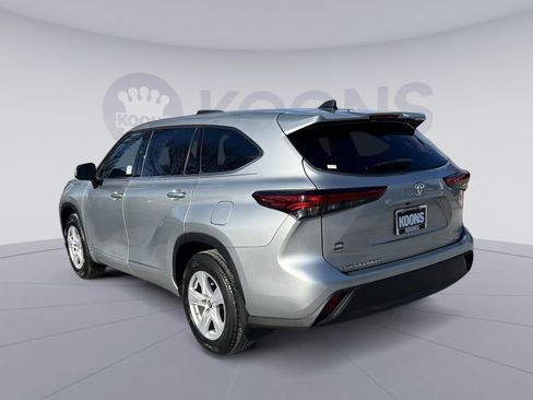 Used 2022 Toyota Highlander L image 4