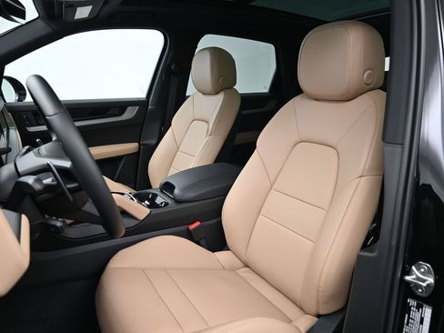 Used 2026 Porsche Cayenne AWD/4WD image 5