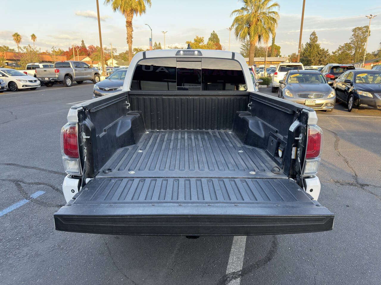 Used 2021 Toyota Tacoma TRD Off-Road w/ TRD Premium Off Road Package AWD/4WD image 24