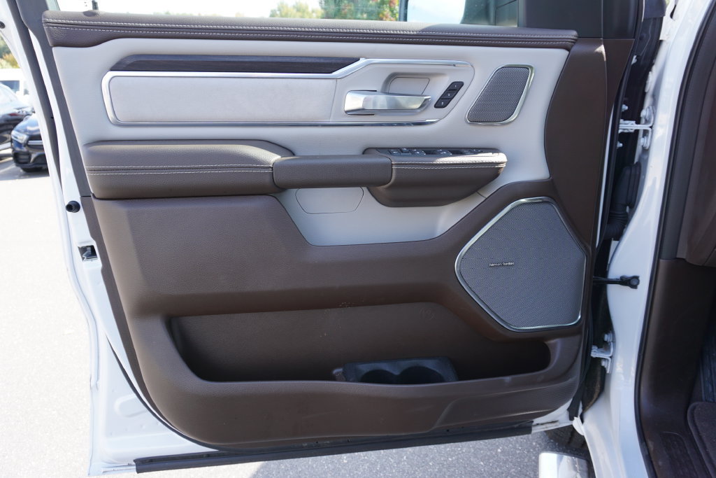 Used 2025 RAM 1500 Laramie w/ Advanced Safety Group II AWD/4WD image 10