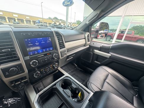 Used 2021 Ford F250 Lariat w/ Lariat Ultimate Package AWD/4WD image 18