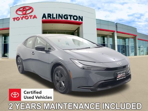 Used 2025 Toyota Prius LE image 1