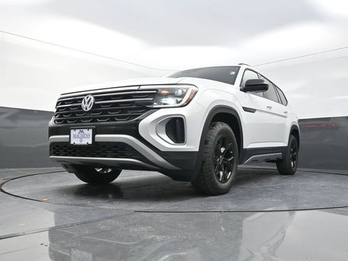 New 2026 Volkswagen Atlas Peak Edition image 23
